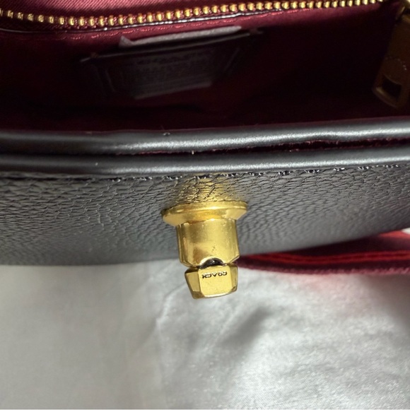 ❤️ COACH 🌺 willow saddle bag Black Pebbled Leather Crossbody Red and black Strap - Picture 12 of 17